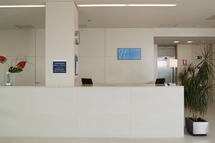 Imagen de los interiores del Hotel Holiday Inn Express Pamplona. Foto 12