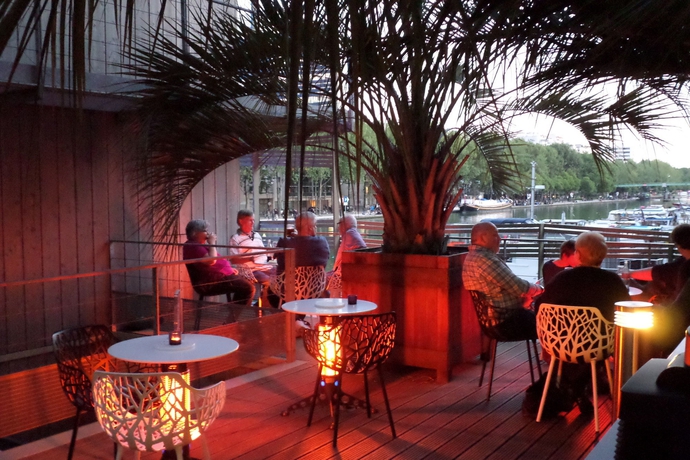Imagen del bar/restaurante del Hotel Holiday Inn Express Paris - Canal De La Villette. Foto 3