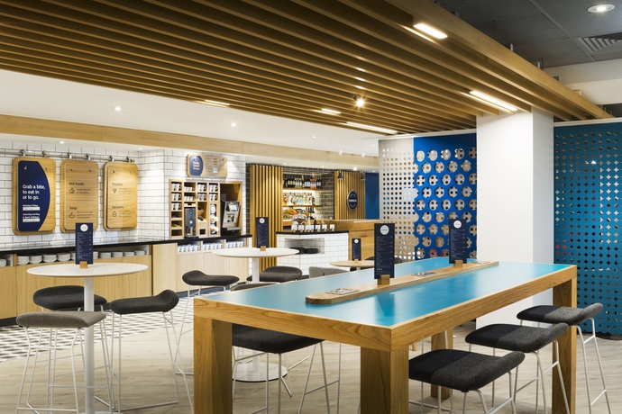 Imagen del bar/restaurante del Hotel Holiday Inn Express Park Royal. Foto 3