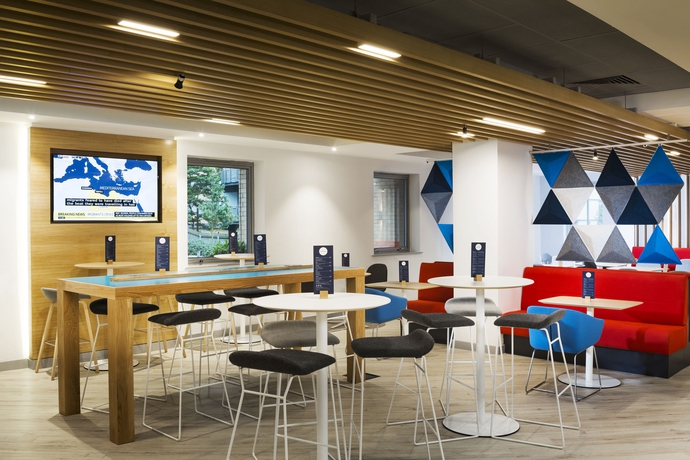 Imagen del bar/restaurante del Hotel Holiday Inn Express Park Royal. Foto 5