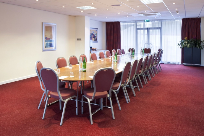 Imagen de los interiores del Hotel Holiday Inn Express Park Royal. Foto 12