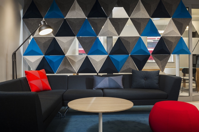 Imagen de los interiores del Hotel Holiday Inn Express Park Royal. Foto 13