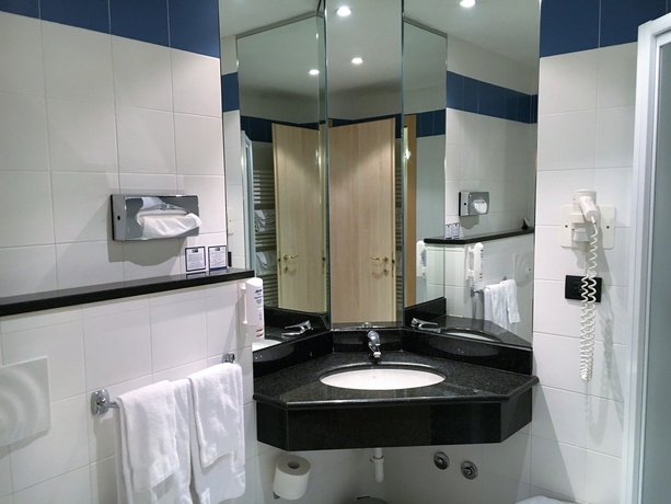 Imagen de la habitación del Hotel Holiday Inn Express Parma, An Ihg. Foto 10