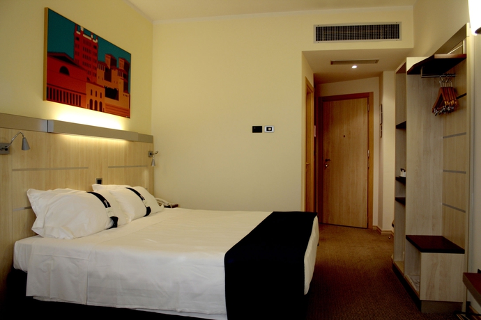 Imagen de la habitación del Hotel Holiday Inn Express Parma, An Ihg. Foto 13