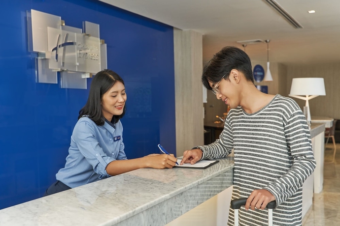 Imagen de los interiores del Hotel Holiday Inn Express Pattaya Central, An Ihg. Foto 12