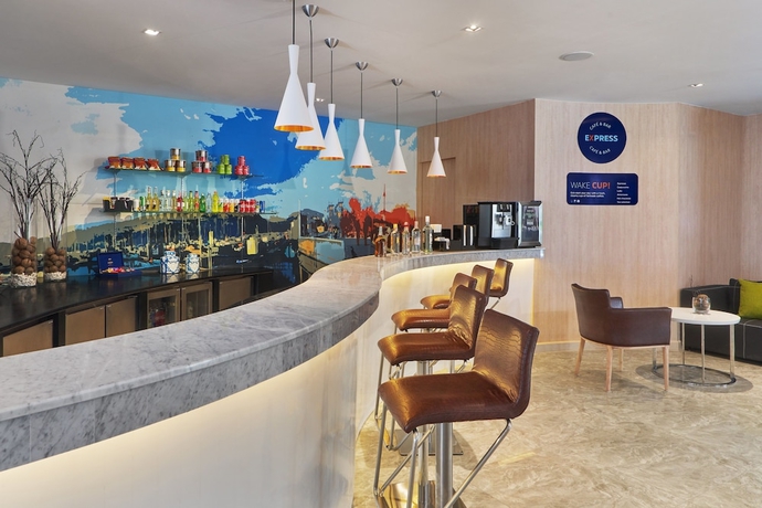 Imagen de los interiores del Hotel Holiday Inn Express Pattaya Central, An Ihg. Foto 15