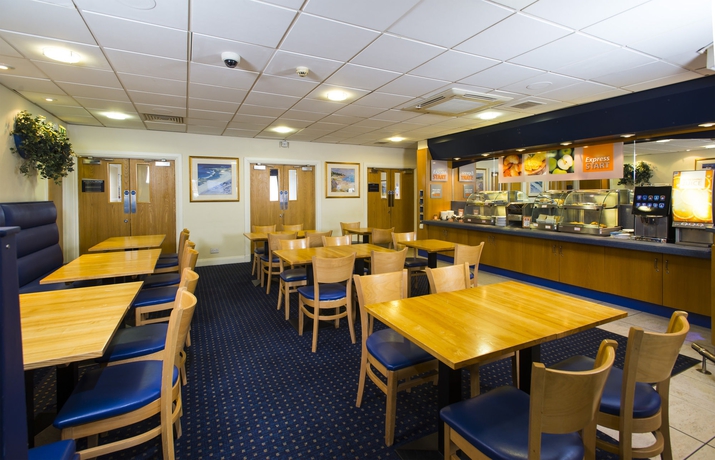 Imagen del bar/restaurante del Hotel Holiday Inn Express Perth, An Ihg. Foto 2