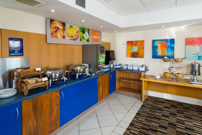 Imagen del bar/restaurante del Hotel Holiday Inn Express Peterborough, An Ihg. Foto 6