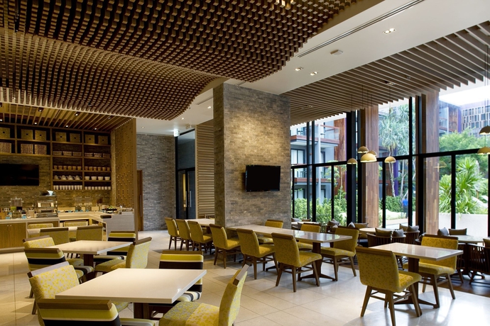 Imagen del bar/restaurante del Hotel Holiday Inn Express Phuket Patong Beach Central, An Ihg. Foto 4