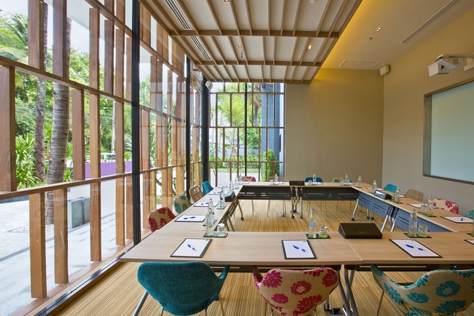 Imagen de los interiores del Hotel Holiday Inn Express Phuket Patong Beach Central, An Ihg. Foto 13