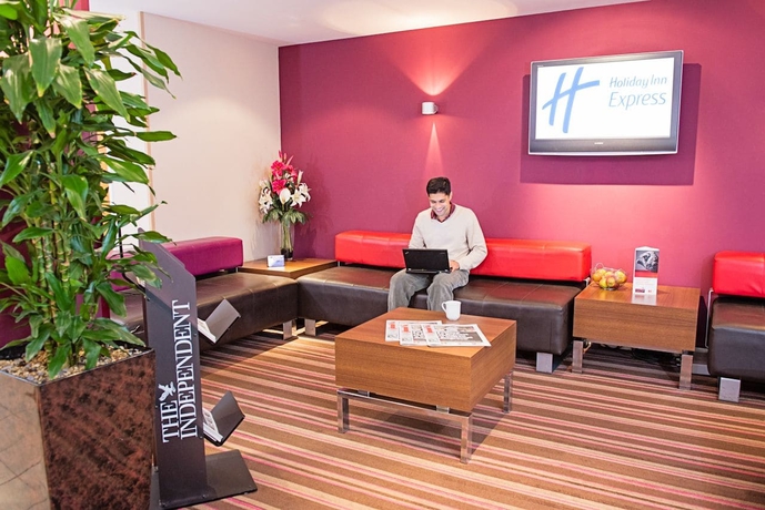 Imagen de los interiores del Hotel Holiday Inn Express Poole. Foto 14