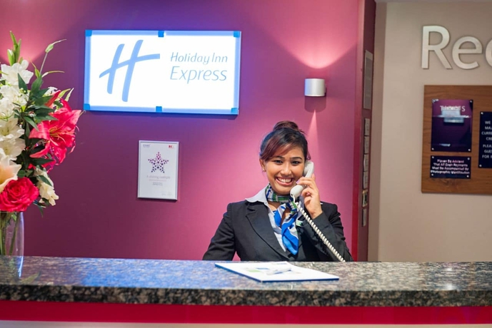 Imagen de los interiores del Hotel Holiday Inn Express Poole. Foto 19