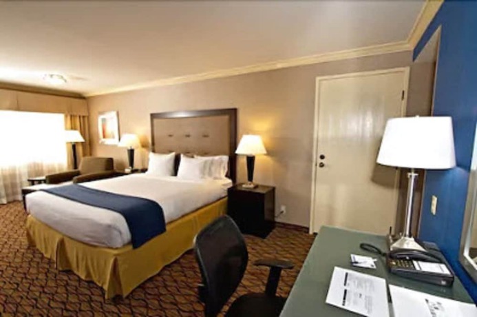 Imagen de la habitación del Hotel Holiday Inn Express Port Hueneme, An Ihg. Foto 9