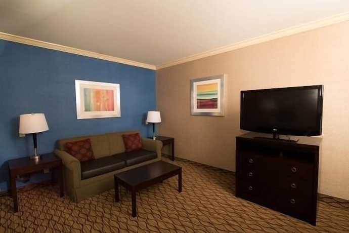 Imagen de la habitación del Hotel Holiday Inn Express Port Hueneme, An Ihg. Foto 17