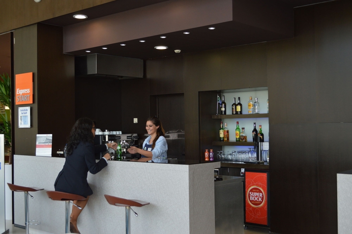 Imagen del bar/restaurante del Hotel Holiday Inn Express Porto Exponor. Foto 4