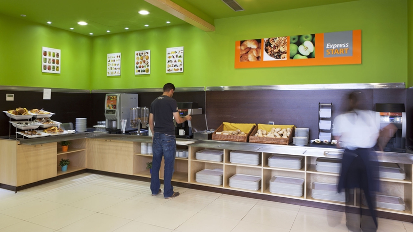 Imagen del bar/restaurante del Hotel Holiday Inn Express Porto Exponor. Foto 6