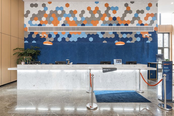 Imagen de los interiores del Hotel Holiday Inn Express Pudong Chuansha. Foto 12