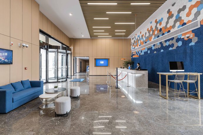 Imagen de los interiores del Hotel Holiday Inn Express Pudong Chuansha. Foto 16