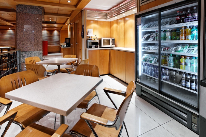 Imagen del bar/restaurante del Hotel Holiday Inn Express Puerto Madero. Foto 2