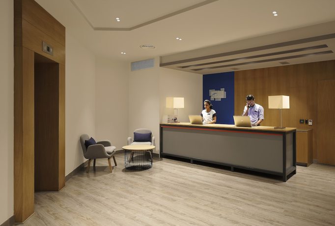 Imagen de los interiores del Hotel Holiday Inn Express Pune Pimpri. Foto 12