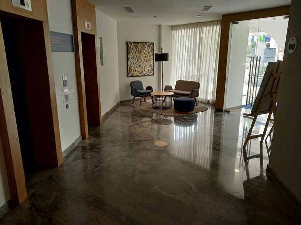 Imagen de los interiores del Hotel Holiday Inn Express Pune Pimpri. Foto 15