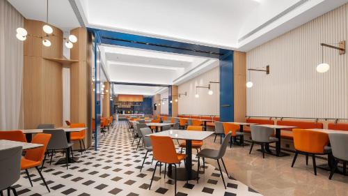 Imagen general del Hotel Holiday Inn Express Qingdao Hongdao Station, an IHG. Foto 1