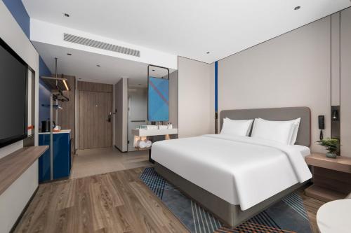Imagen de la habitación del Hotel Holiday Inn Express Qingdao Hongdao Station, an IHG. Foto 16