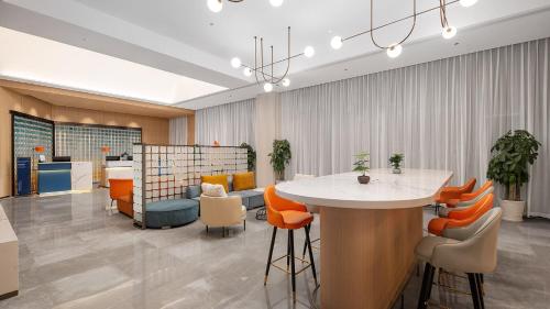 Imagen general del Hotel Holiday Inn Express Qingdao Hongdao Station, an IHG. Foto 3
