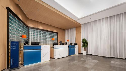 Imagen general del Hotel Holiday Inn Express Qingdao Hongdao Station, an IHG. Foto 10