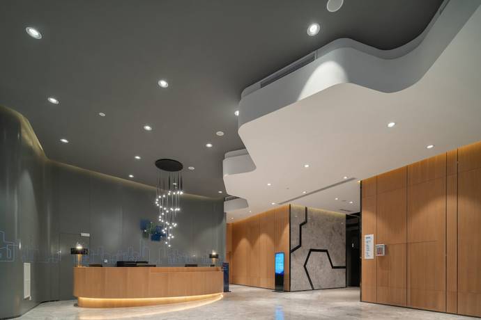Imagen de los interiores del Hotel Holiday Inn Express Qingdao Innovation Park, An Ihg. Foto 19