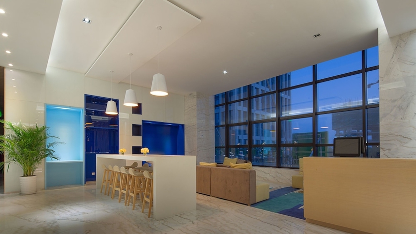 Imagen de los interiores del Hotel Holiday Inn Express Qingdao West Coast, An Ihg. Foto 17