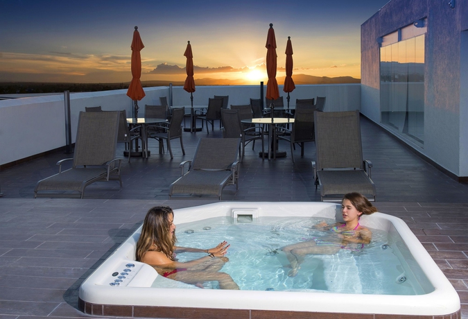 Imagen de los exteriores del Hotel Holiday Inn Express Queretaro. Foto 12