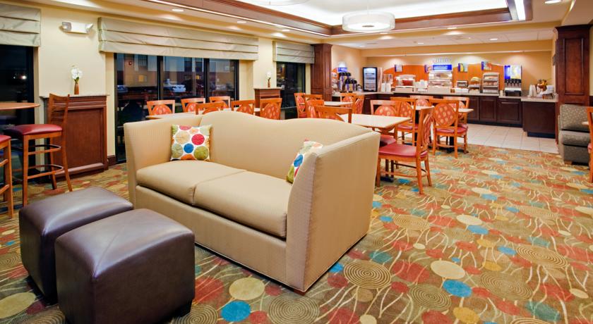 Imagen del bar/restaurante del Hotel Holiday Inn Express Raleigh Durham Airport, An Ihg. Foto 4