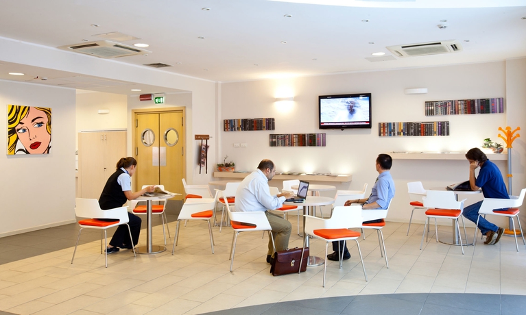 Imagen del bar/restaurante del Hotel Holiday Inn Express Reggio Emilia. Foto 3