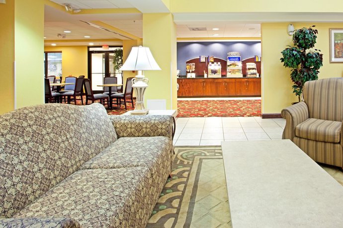Imagen de los interiores del Hotel Holiday Inn Express Richmond Airport. Foto 18