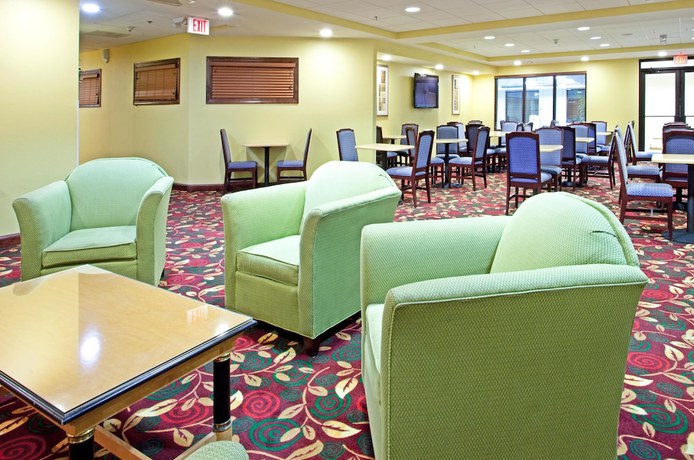 Imagen del bar/restaurante del Hotel Holiday Inn Express Richmond Airport. Foto 2