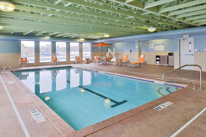Imagen de la piscina del Hotel Holiday Inn Express Rochester - University Area, an IHG. Foto 19