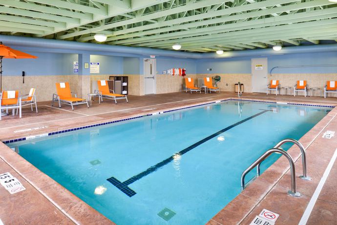 Imagen de la piscina del Hotel Holiday Inn Express Rochester - University Area, an IHG. Foto 20