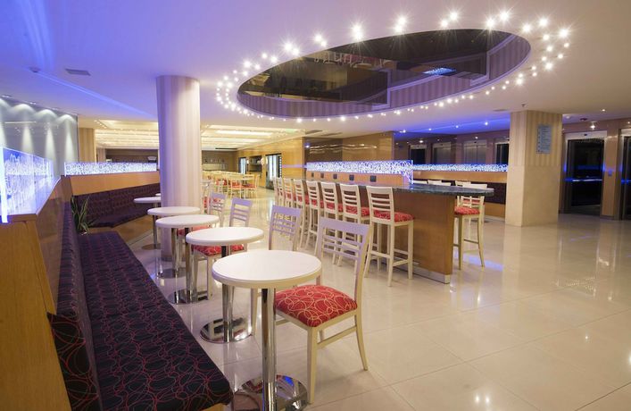 Imagen de los interiores del Hotel Holiday Inn Express Rosario. Foto 15