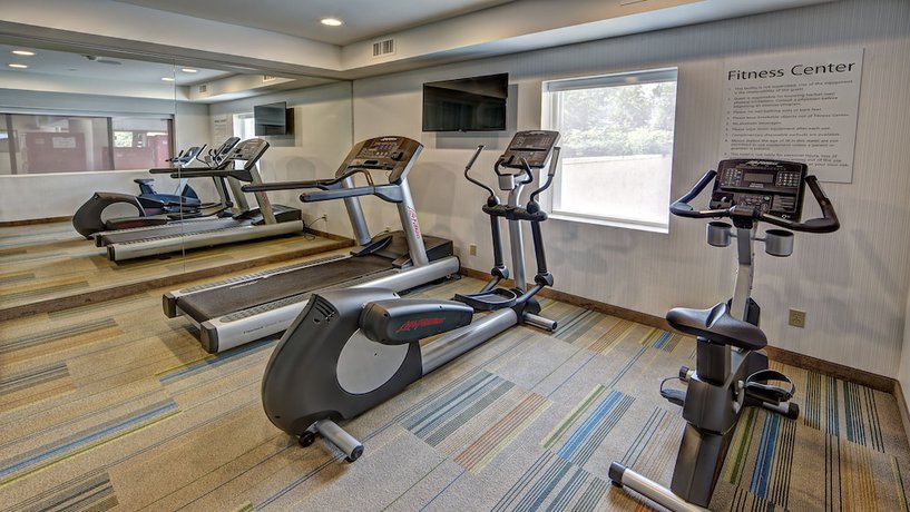 Imagen de los interiores del Hotel Holiday Inn Express Roslyn - Manhasset Area, an IHG. Foto 17