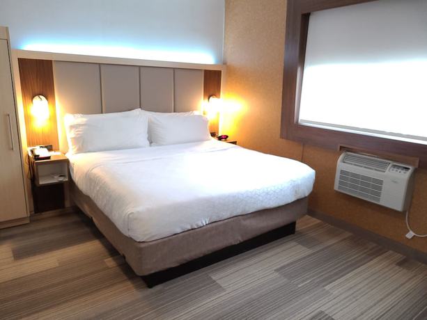 Imagen de la habitación del Hotel Holiday Inn Express Roslyn - Manhasset Area, an IHG. Foto 14