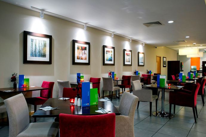 Imagen del bar/restaurante del Hotel Holiday Inn Express Rotherham North, An Ihg. Foto 2