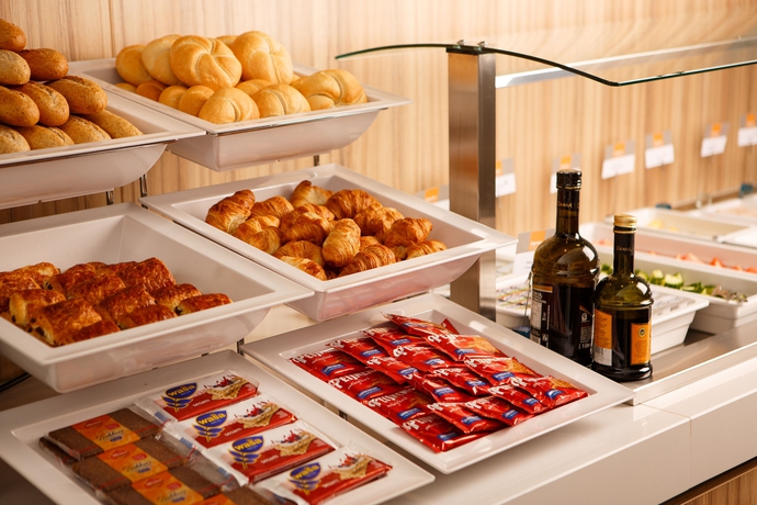 Imagen del bar/restaurante del Hotel Holiday Inn Express Rotterdam - Central Station, An Ihg. Foto 5