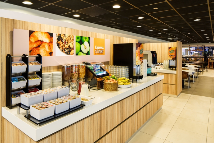 Imagen del bar/restaurante del Hotel Holiday Inn Express Rotterdam - Central Station, An Ihg. Foto 6