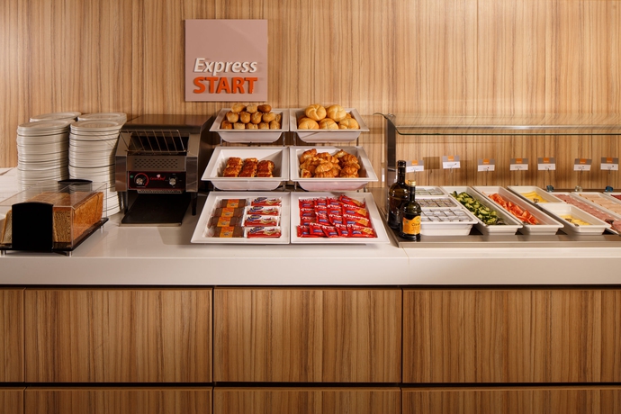 Imagen del bar/restaurante del Hotel Holiday Inn Express Rotterdam - Central Station, An Ihg. Foto 8