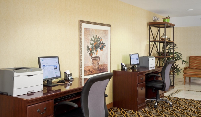 Imagen de los interiores del Hotel Holiday Inn Express Sacramento Convention Center. Foto 15