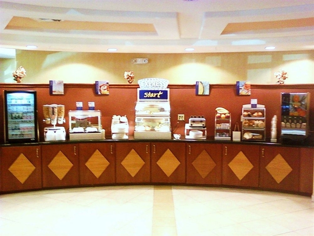 Imagen del bar/restaurante del Hotel Holiday Inn Express Sacramento Convention Center. Foto 3