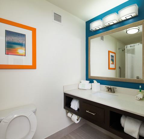 Imagen de la habitación del Hotel Holiday Inn Express Saint Simons Island, An Ihg. Foto 10