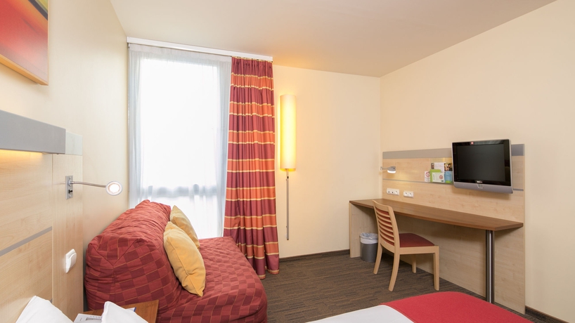 Imagen de los interiores del Hotel Holiday Inn Express Saint-Nazaire. Foto 16