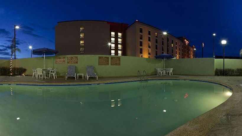 Imagen de la piscina del Hotel Holiday Inn Express Saltillo Zona Aeropuerto, An Ihg. Foto 16
